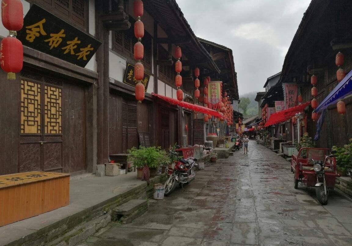 逃离空旷大街